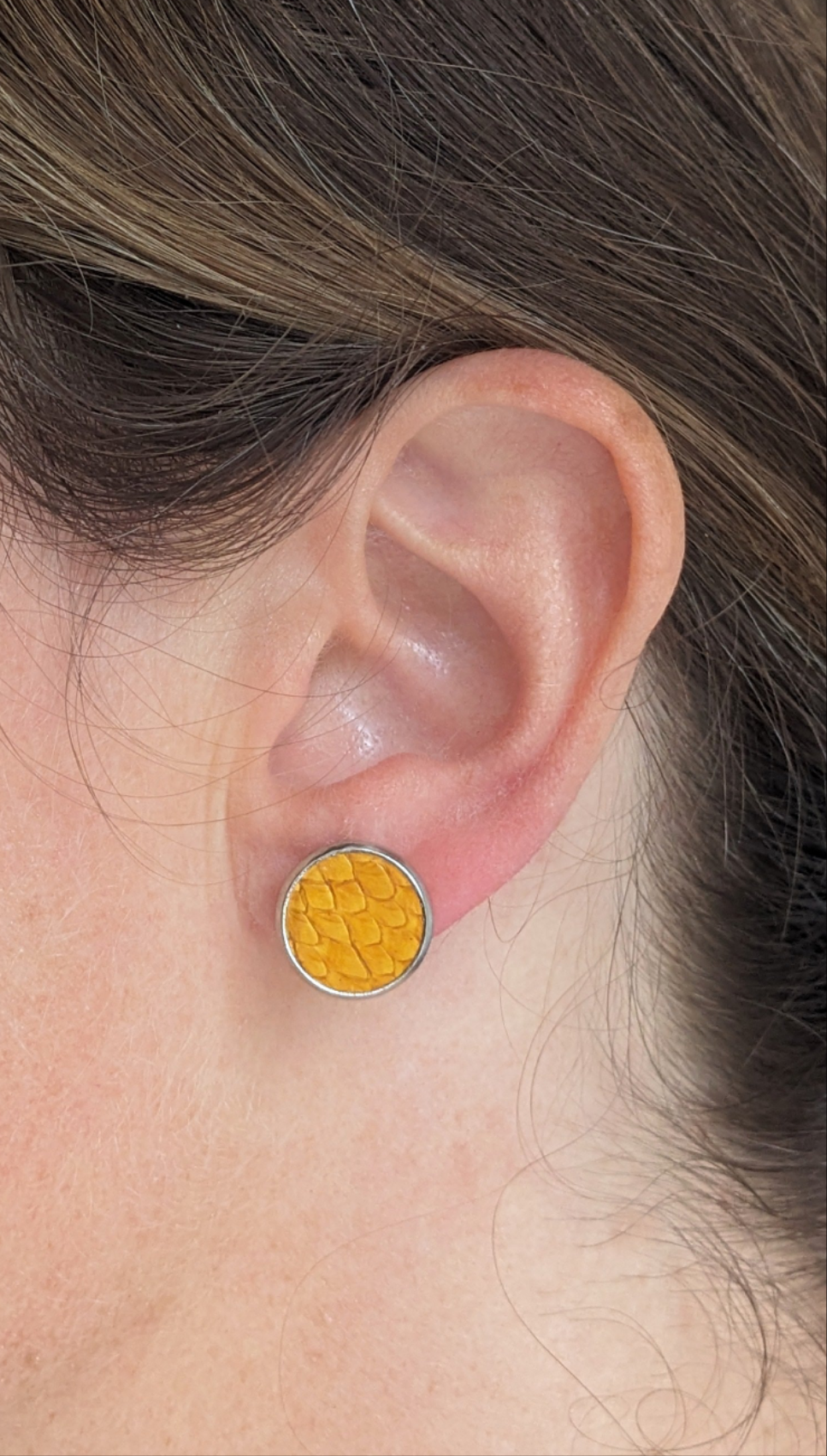 Puce d'oreilles en cuir marin