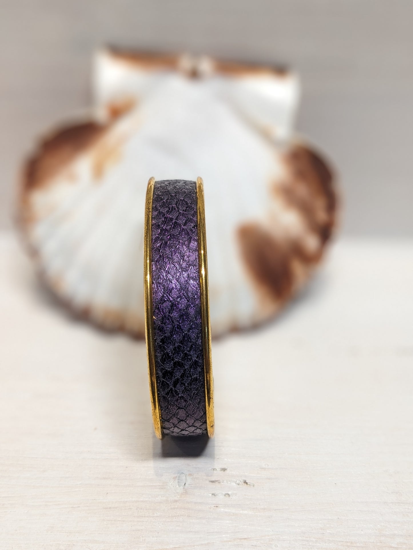 Bracelet manchette cuir marin upcyclé