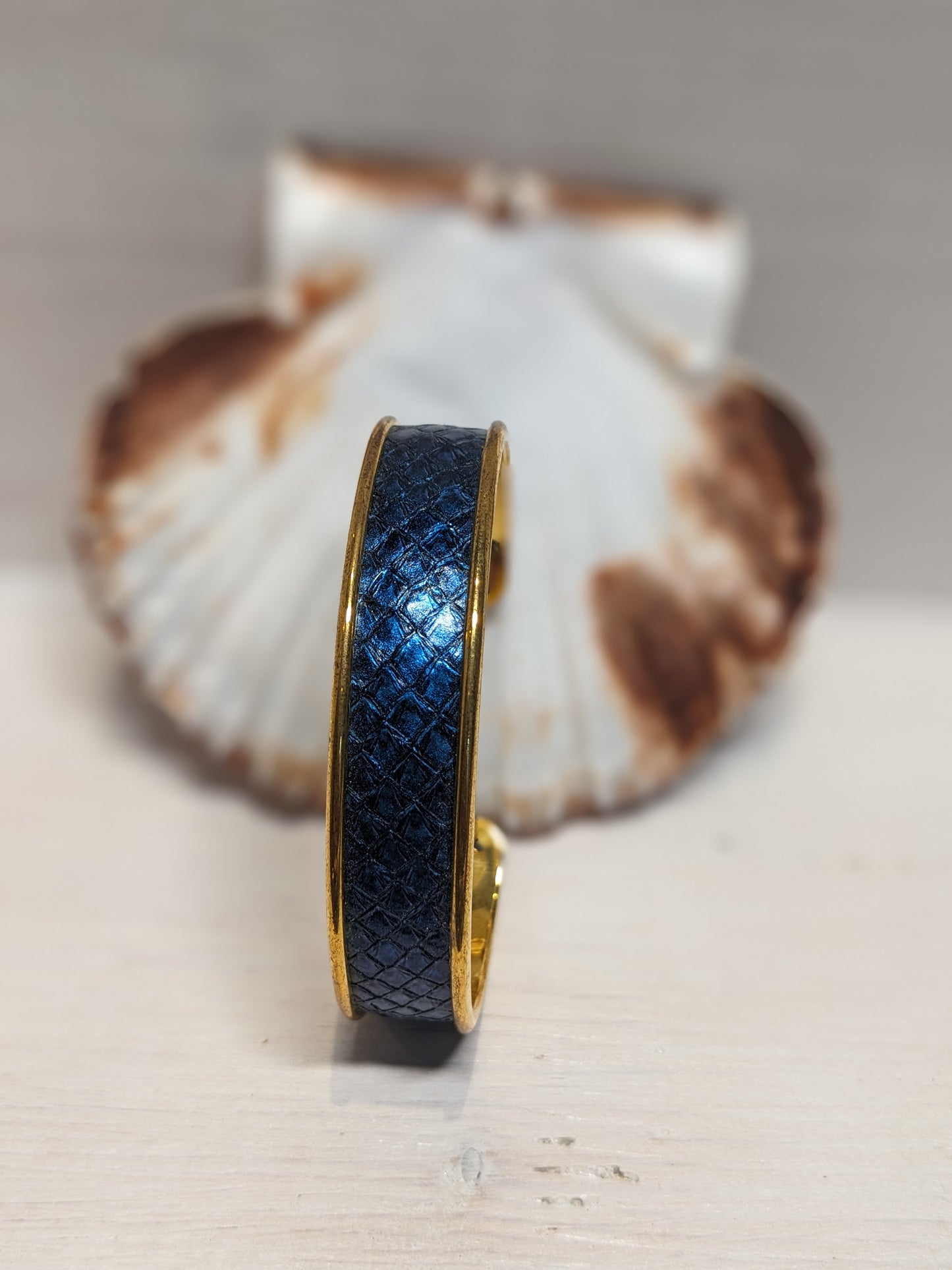 Bracelet manchette cuir marin upcyclé