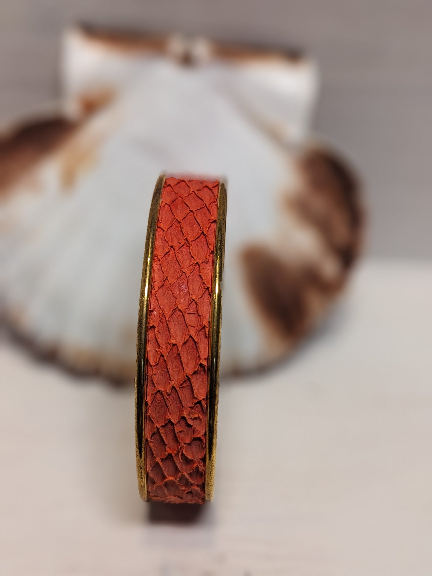 Bracelet manchette cuir marin upcyclé