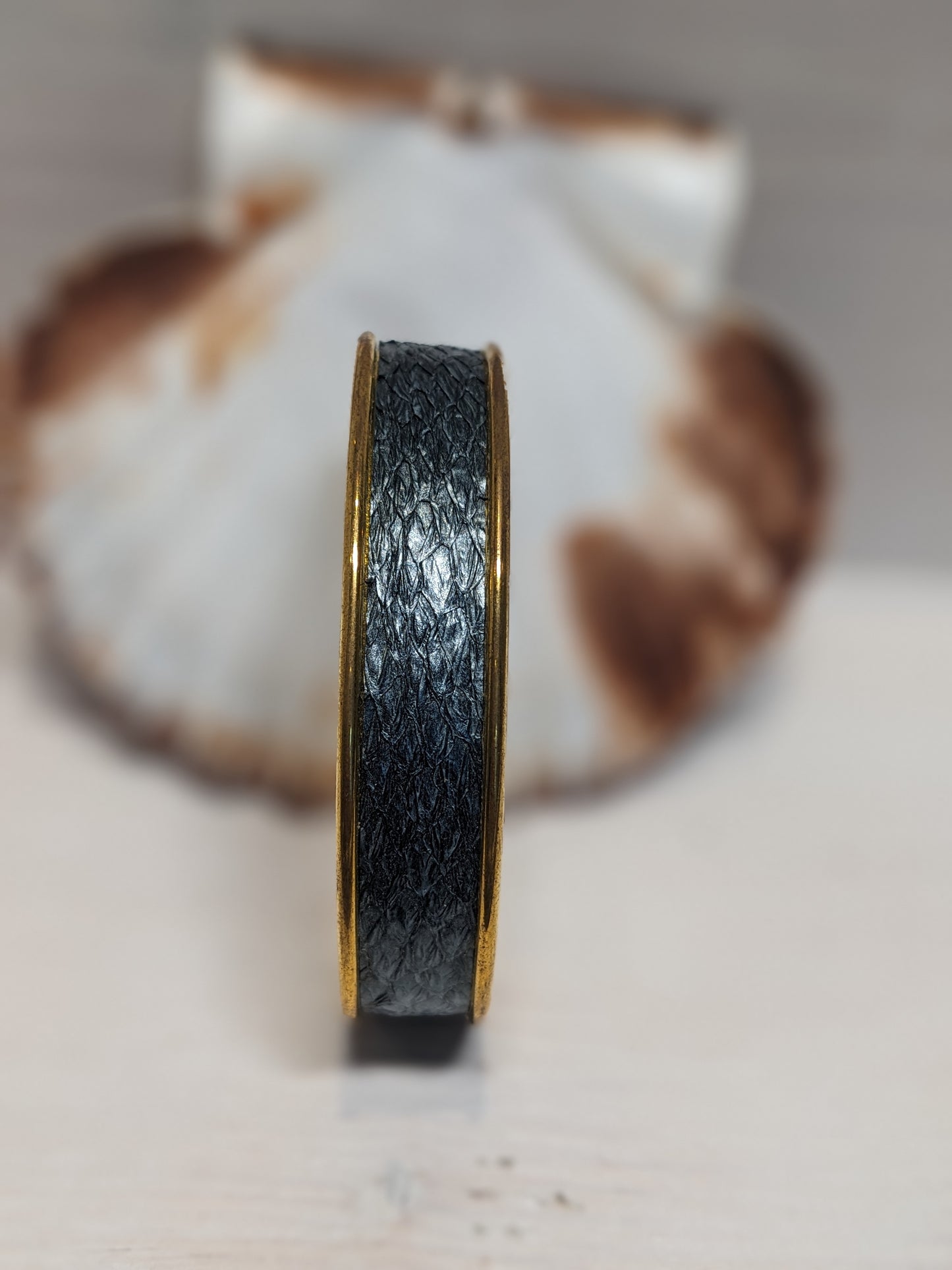 Bracelet manchette cuir marin upcyclé