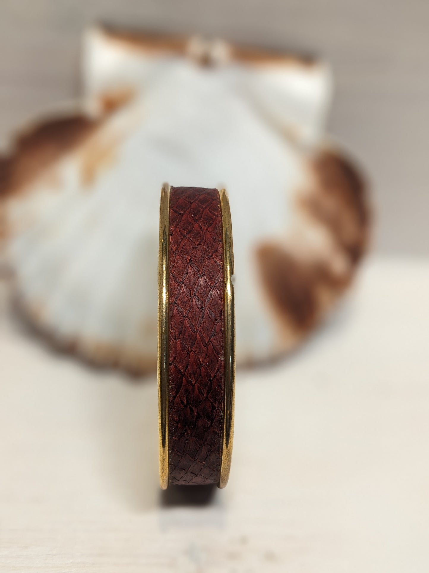Bracelet manchette cuir marin upcyclé