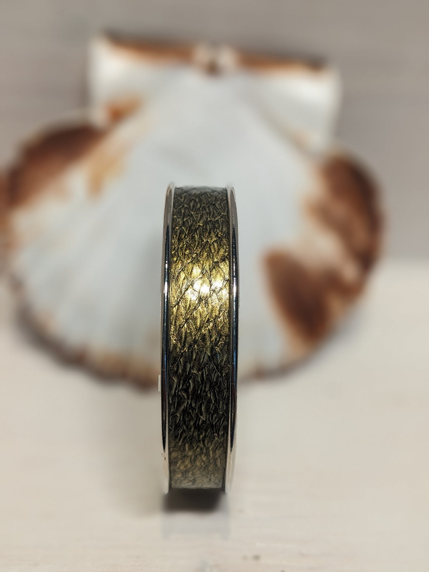 Bracelet manchette cuir marin upcyclé