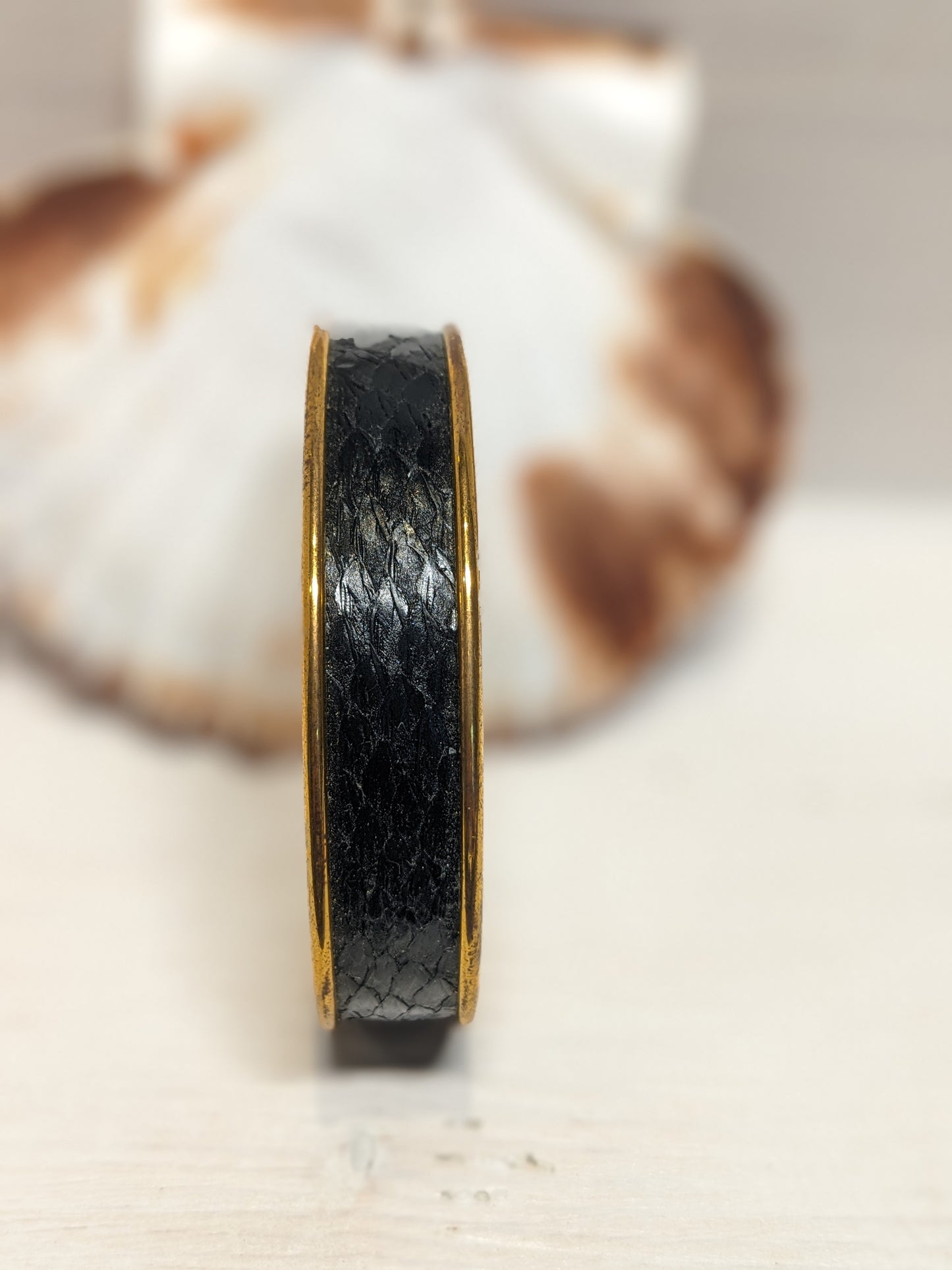 Bracelet manchette cuir marin upcyclé
