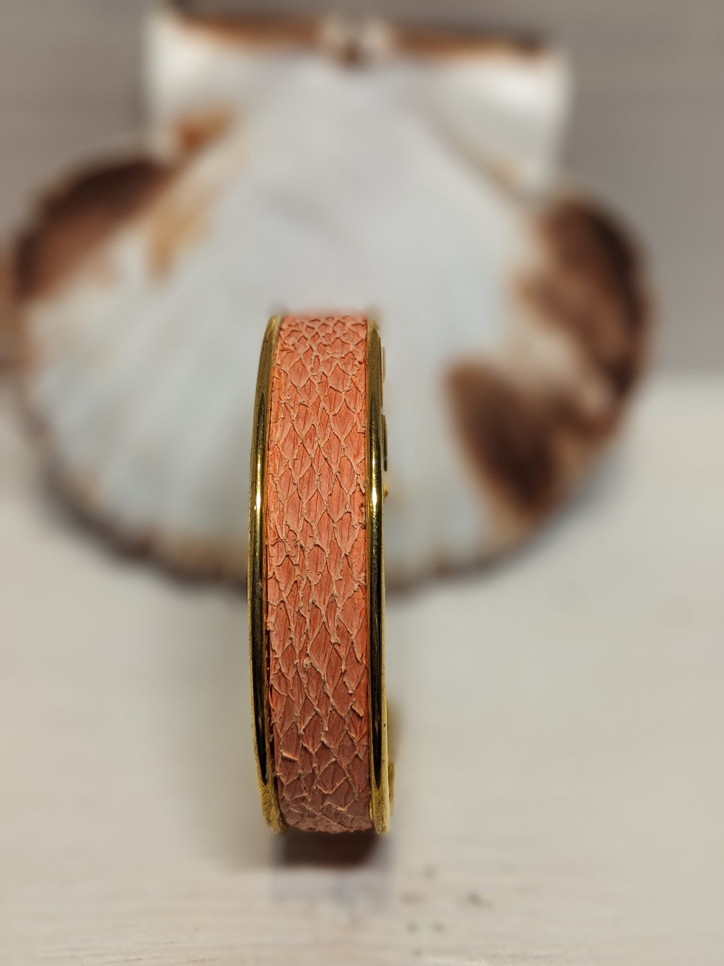 Bracelet manchette cuir marin upcyclé