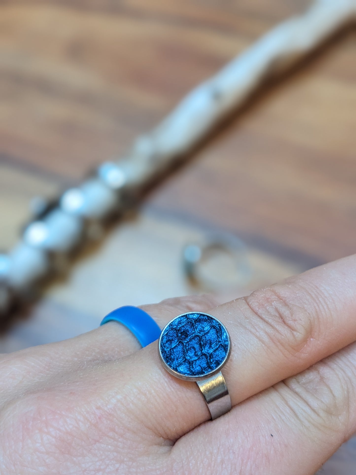 Bague en cuir marin