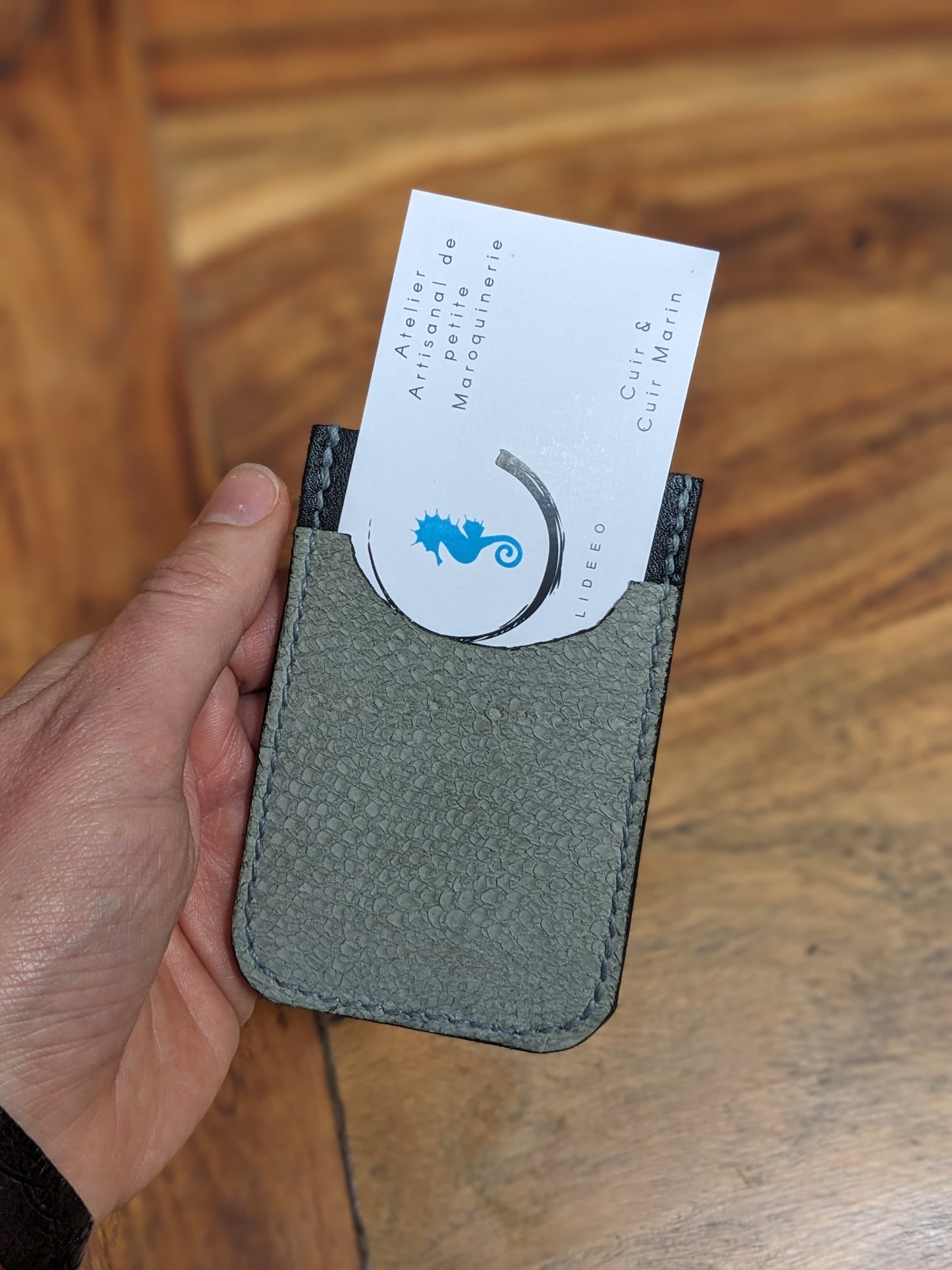 Porte-Cartes en Cuir Tannage Végétal et Cuir Marin Upcyclé
