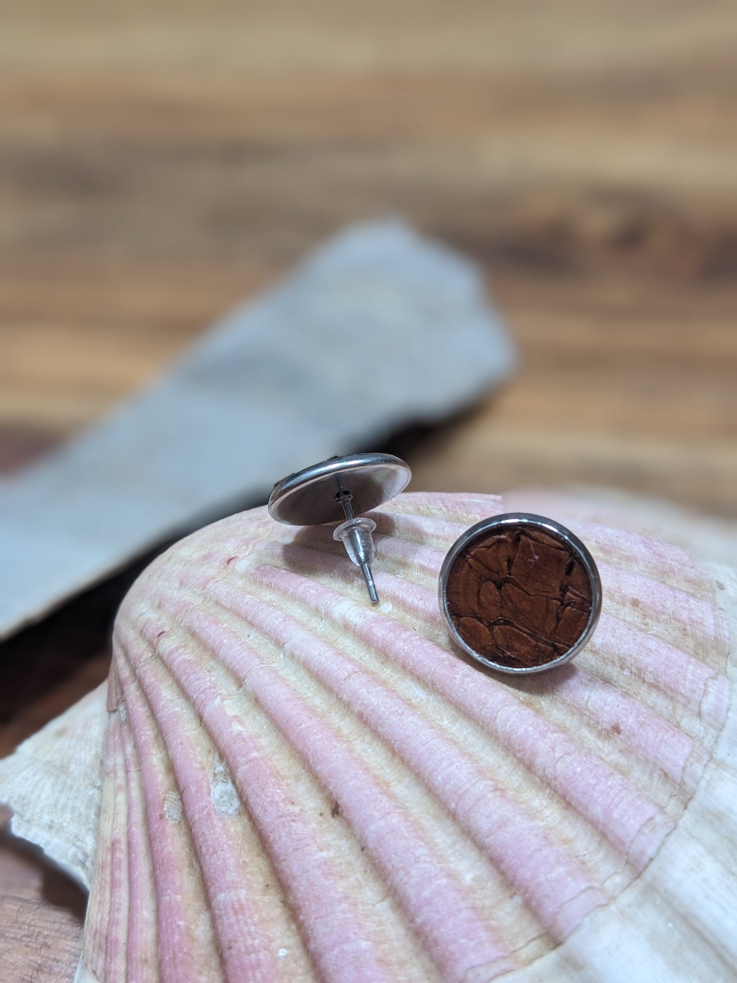 Puce d'oreilles en cuir marin