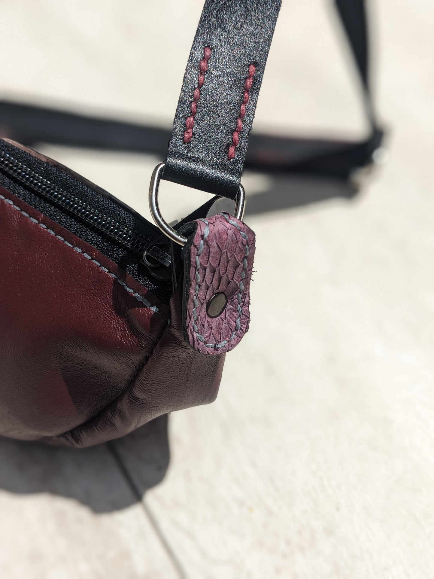 Sac bandoulière en cuir fait main - modèle Ancre