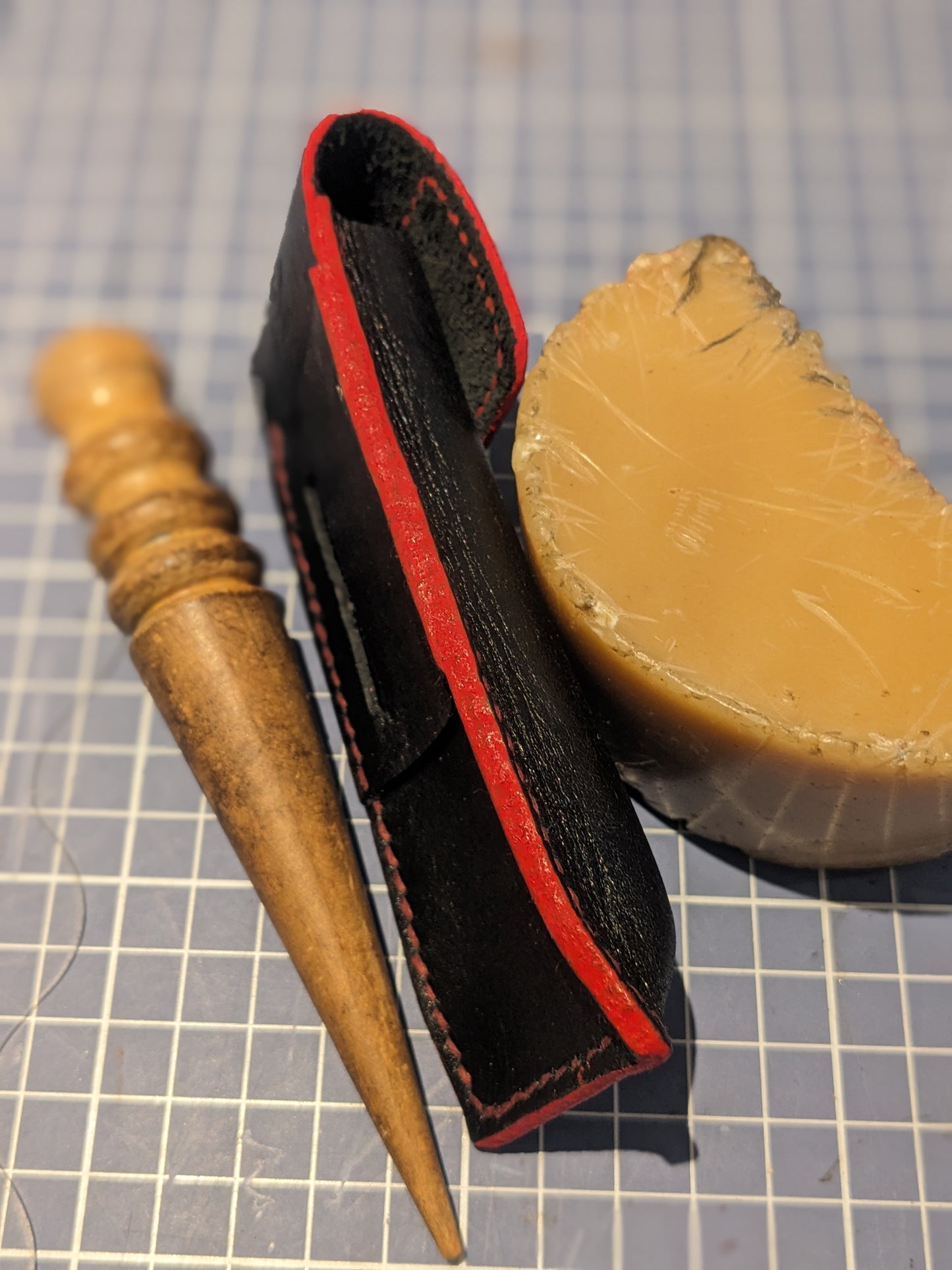 Etui à couteau moulé
