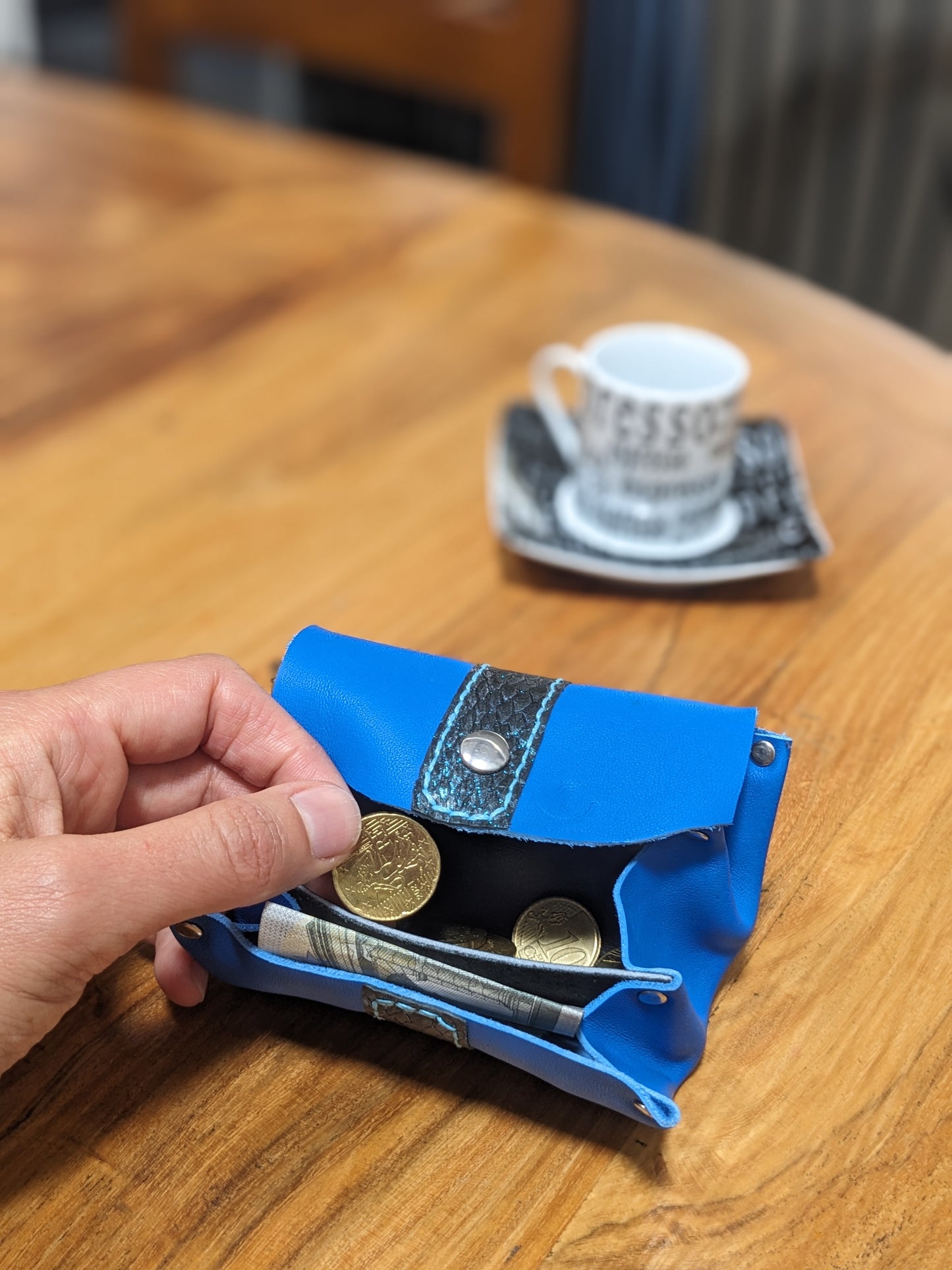 Porte monnaie bourse en cuir tannage végétal et cuir marin upcyclé