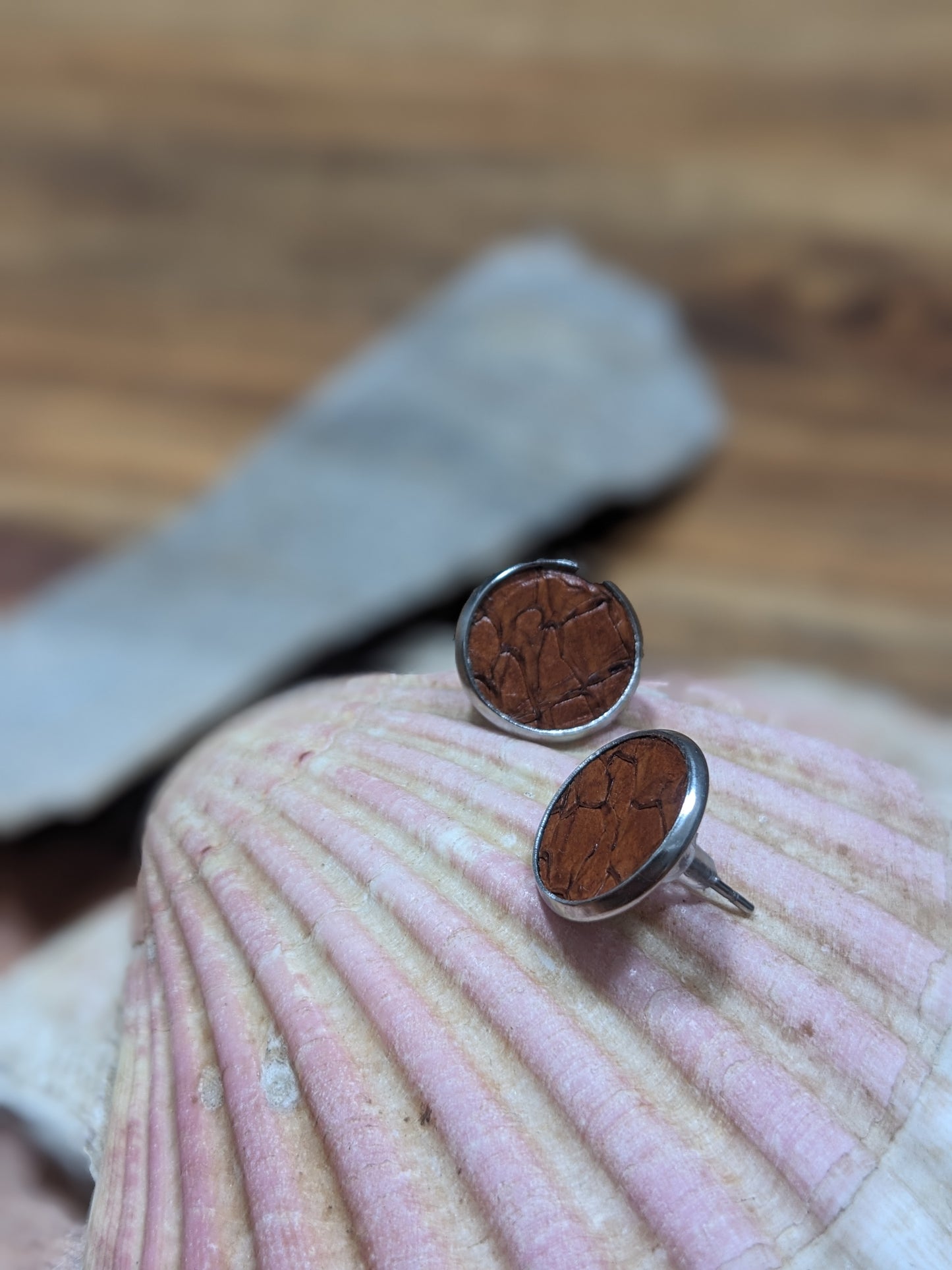 Puce d'oreilles en cuir marin