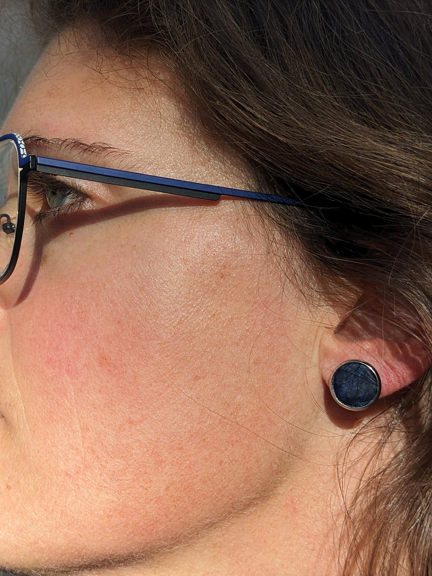 Puce d'oreilles en cuir marin
