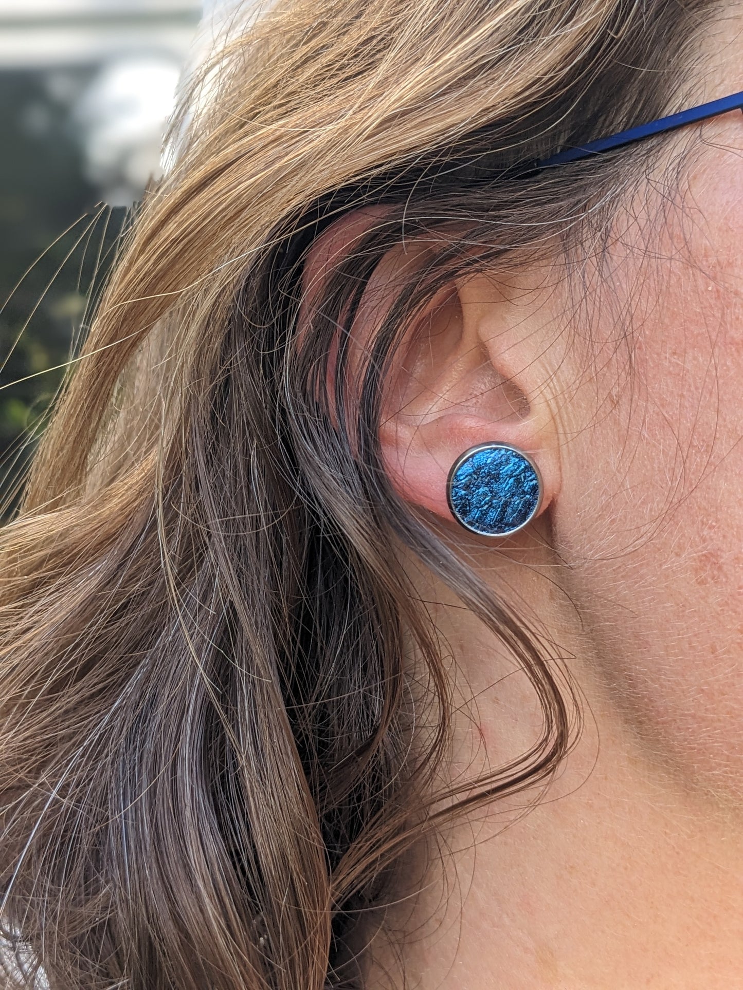 Puce d'oreilles en cuir marin