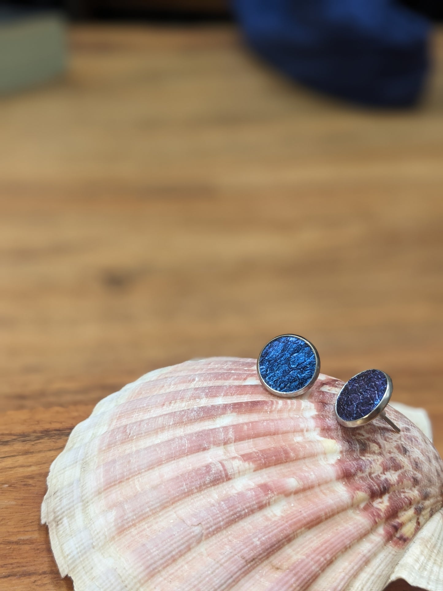 Puce d'oreilles en cuir marin
