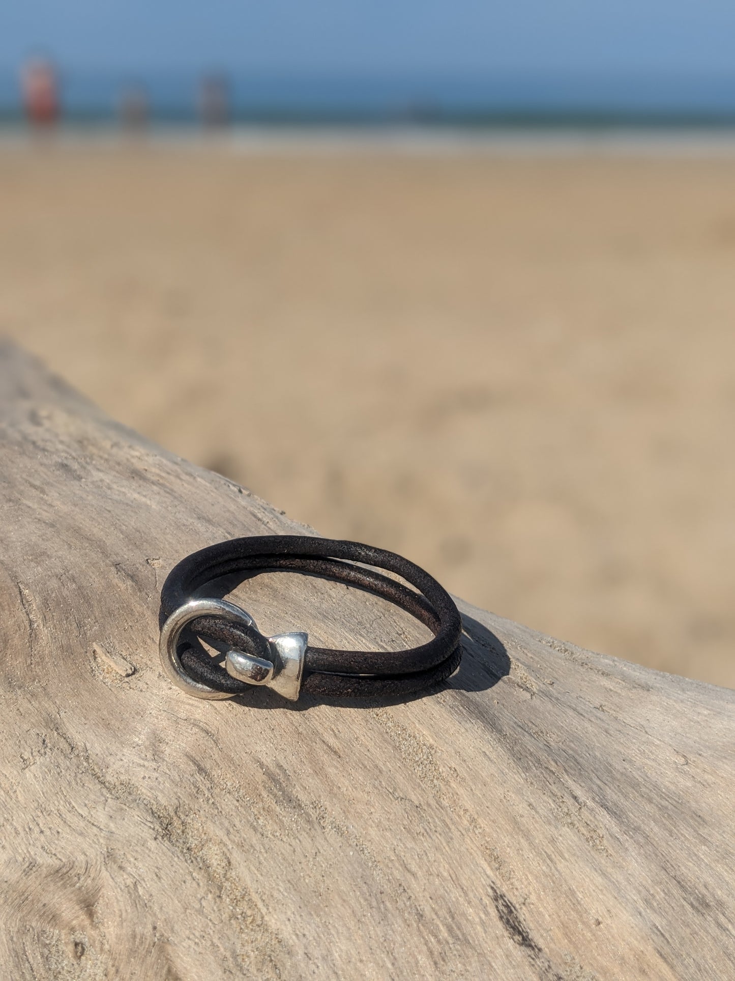Bracelet double lacet de cuir teinté