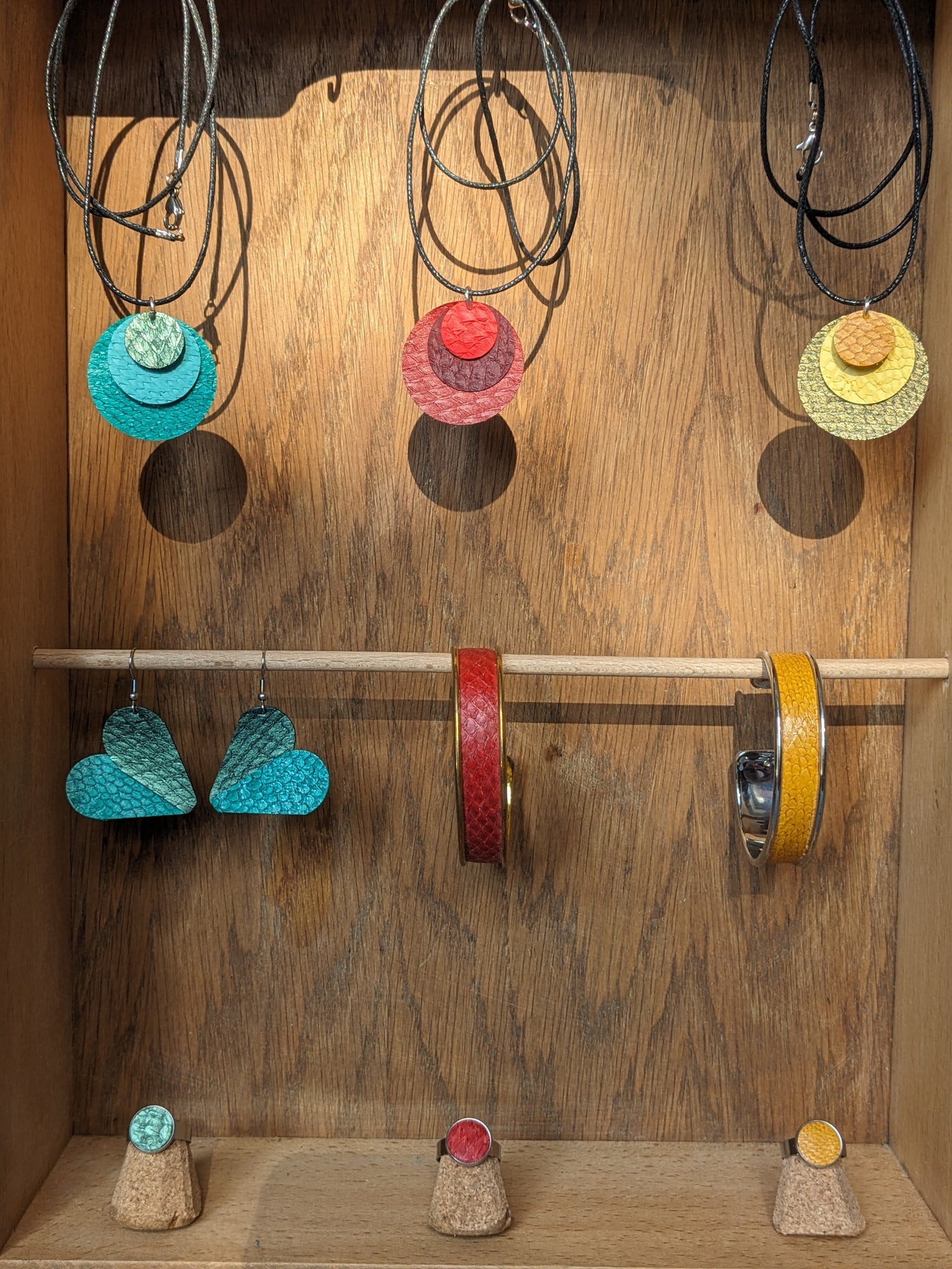 Bijoux en cuir marin