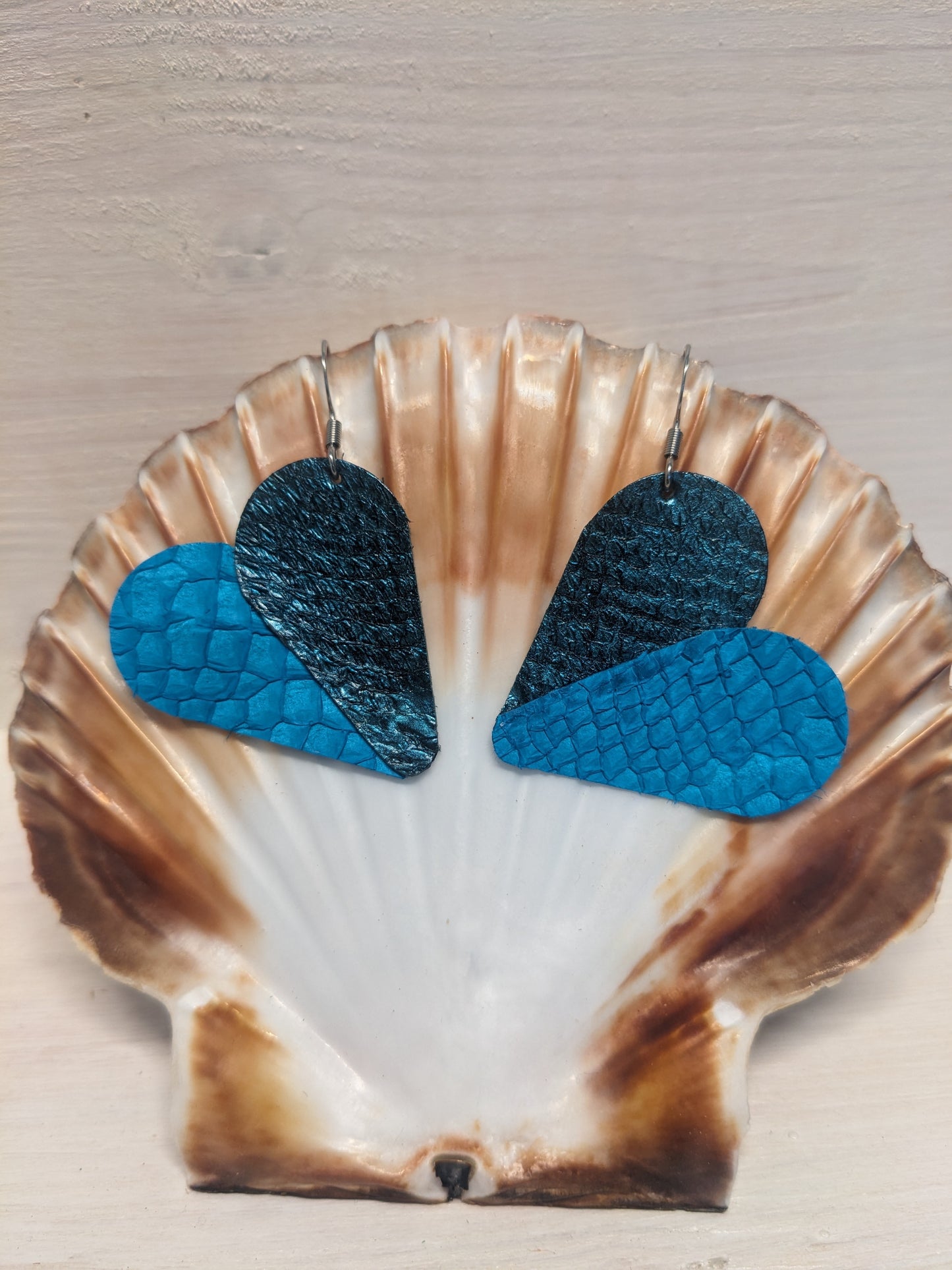 Boucles d'oreilles cœur en cuir marin