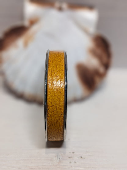 Bracelet manchette cuir marin upcyclé