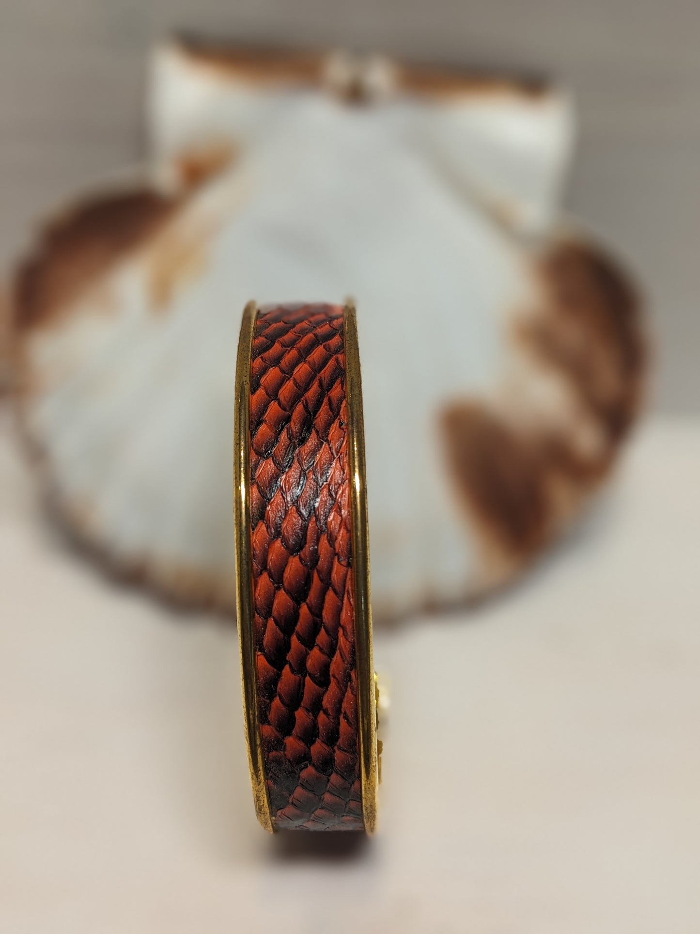 Bracelet manchette cuir marin upcyclé