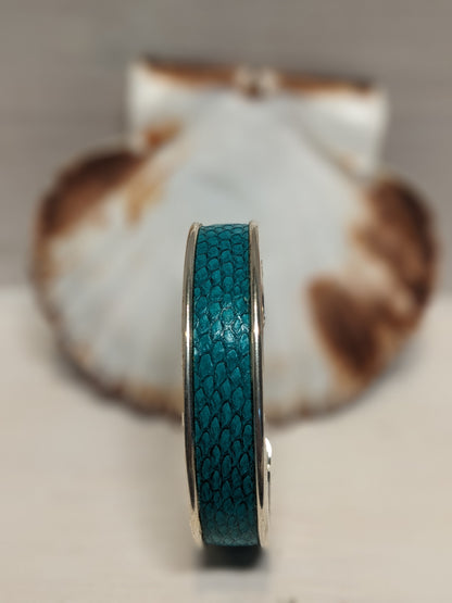 Bracelet manchette cuir marin upcyclé