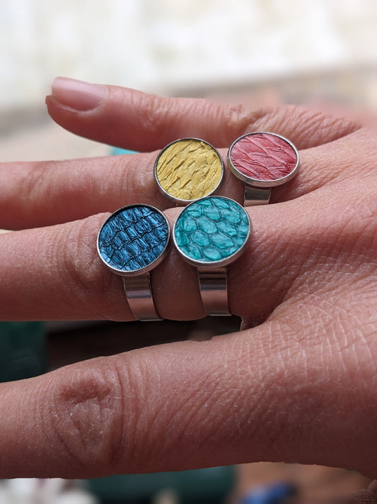 Bague en cuir marin