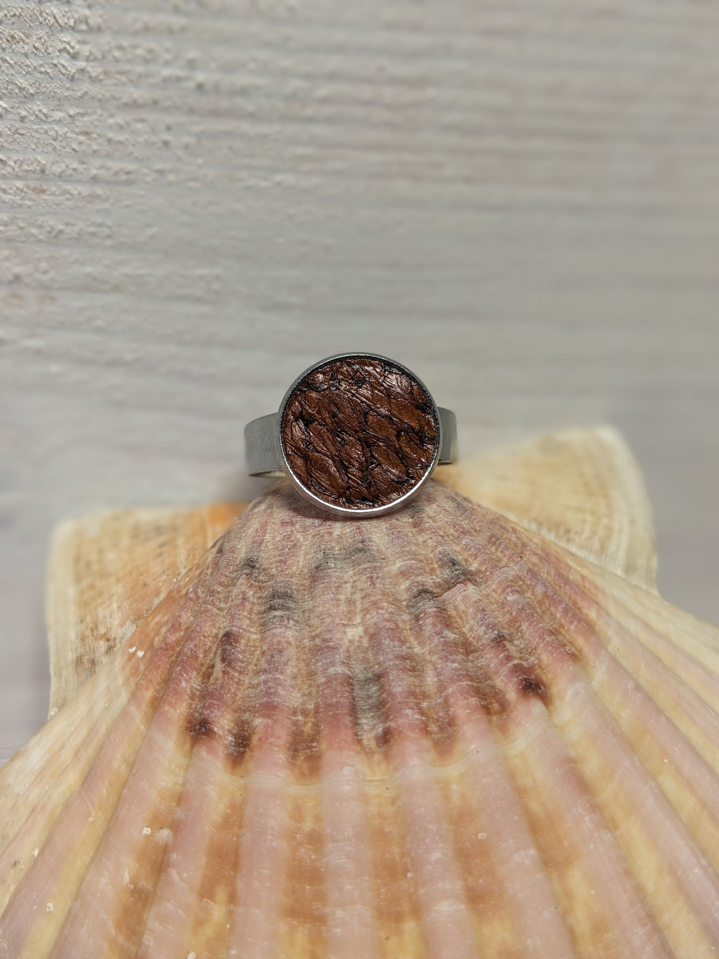 Bague en cuir marin