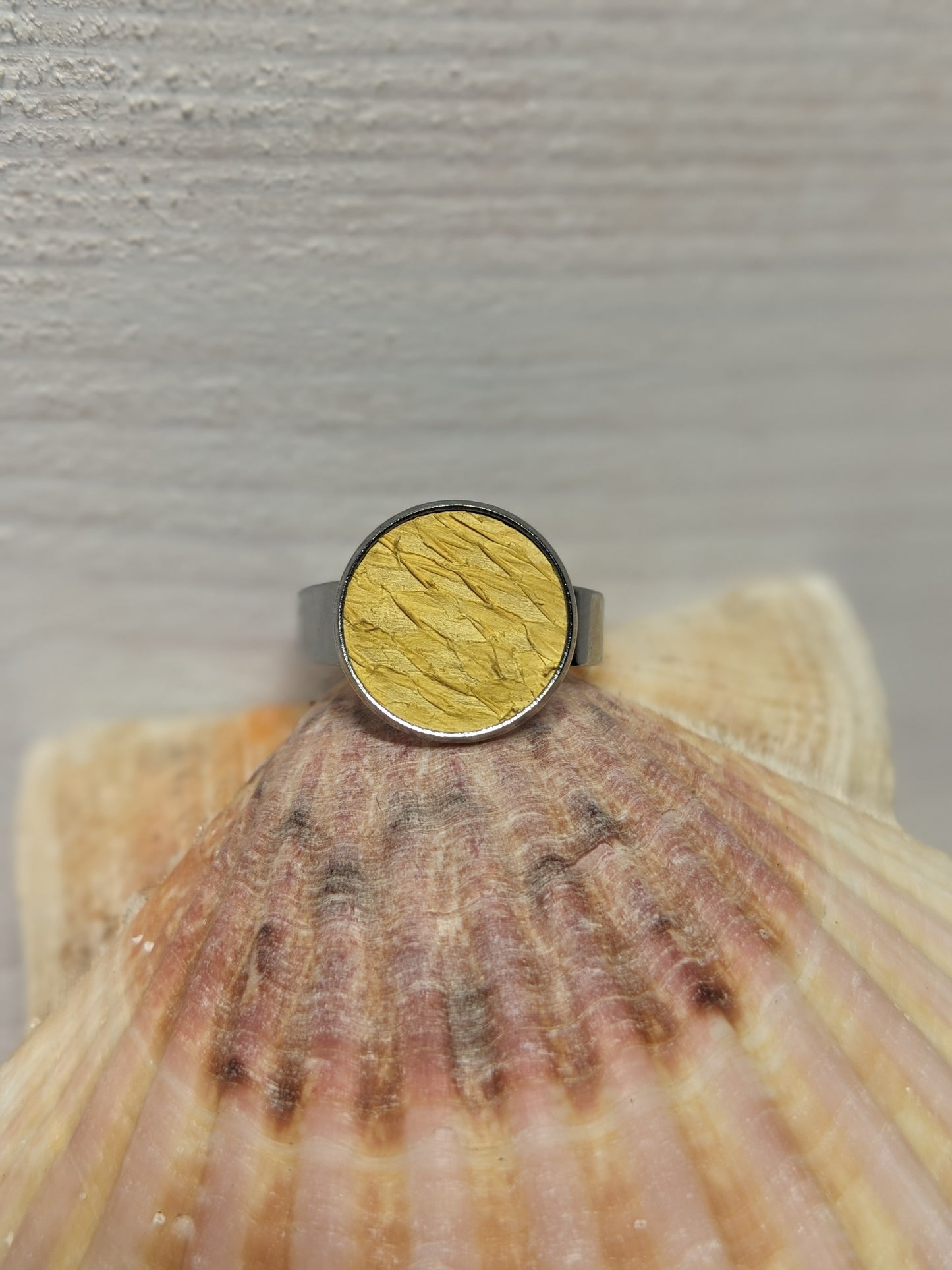 Bague en cuir marin