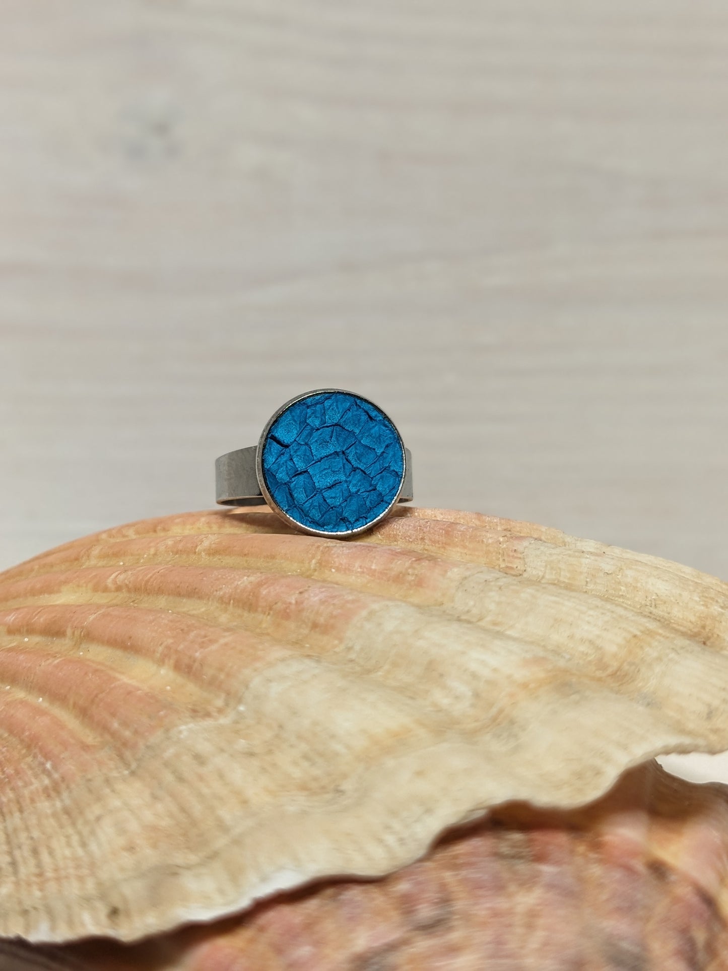 Bague en cuir marin
