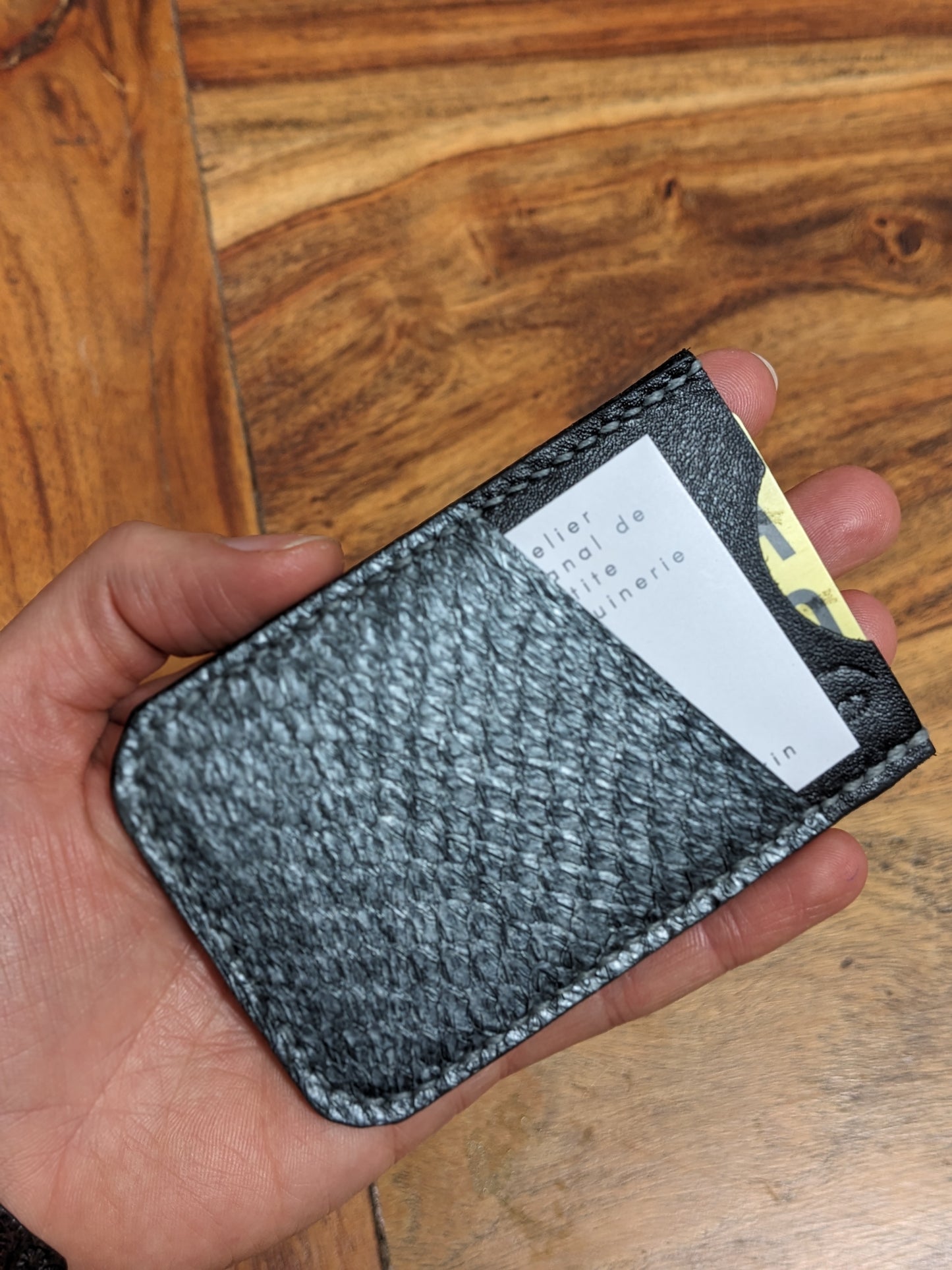 Porte-Cartes en Cuir Tannage Végétal et Cuir Marin Upcyclé