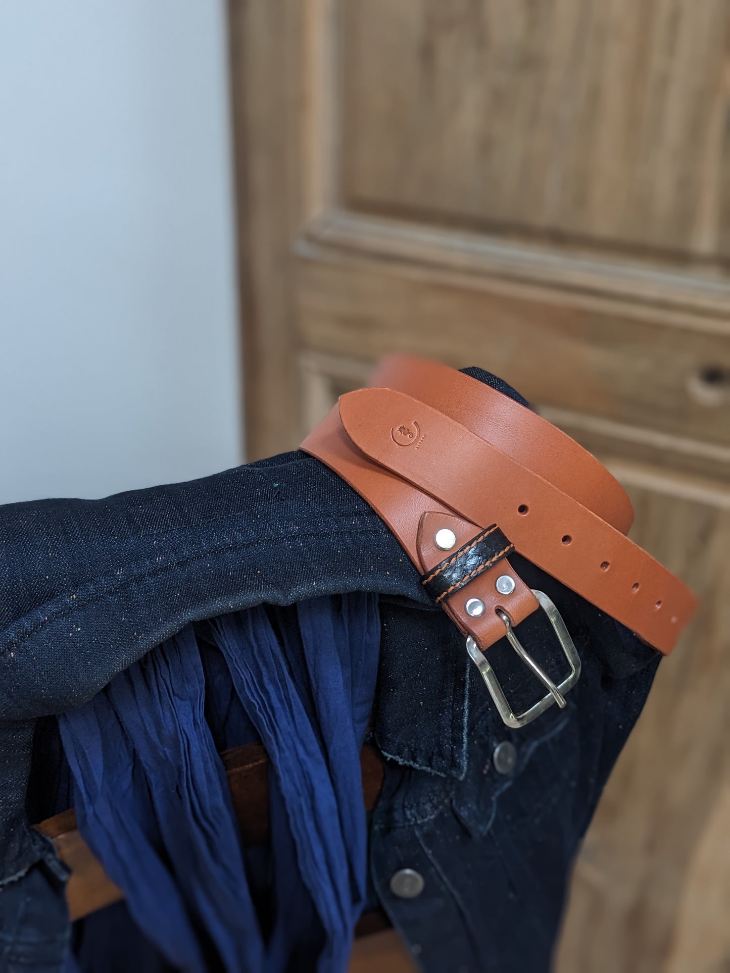 Ceinture en cuir tannage végétal passant cuir marin