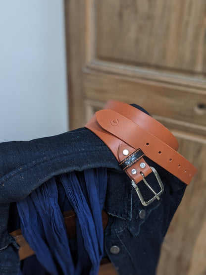 Ceinture en cuir tannage végétal passant cuir marin
