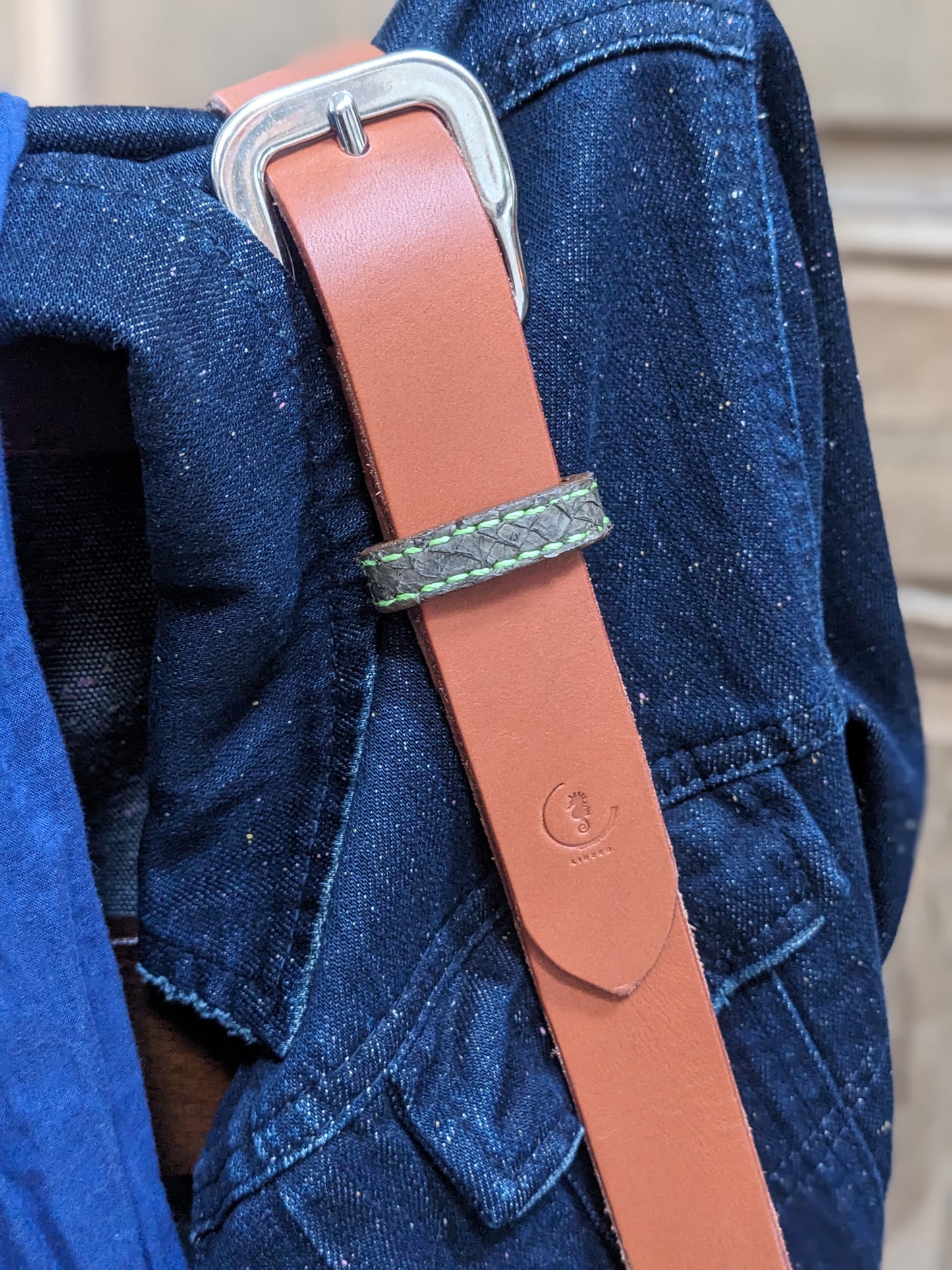 Ceinture en cuir tannage végétal passant cuir marin