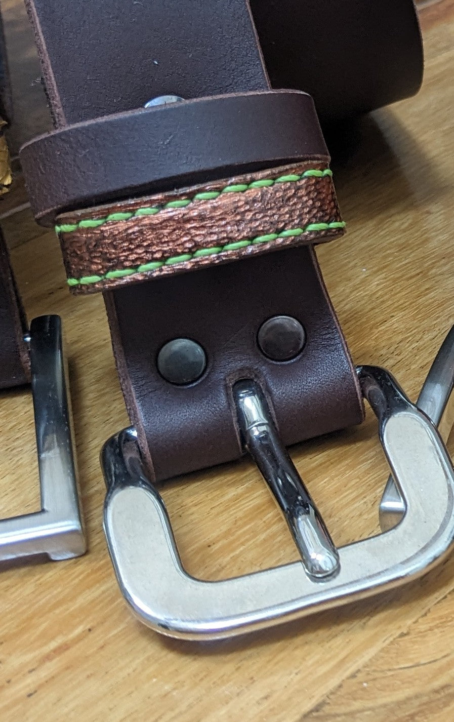 Ceinture en cuir tannage végétal passant cuir marin