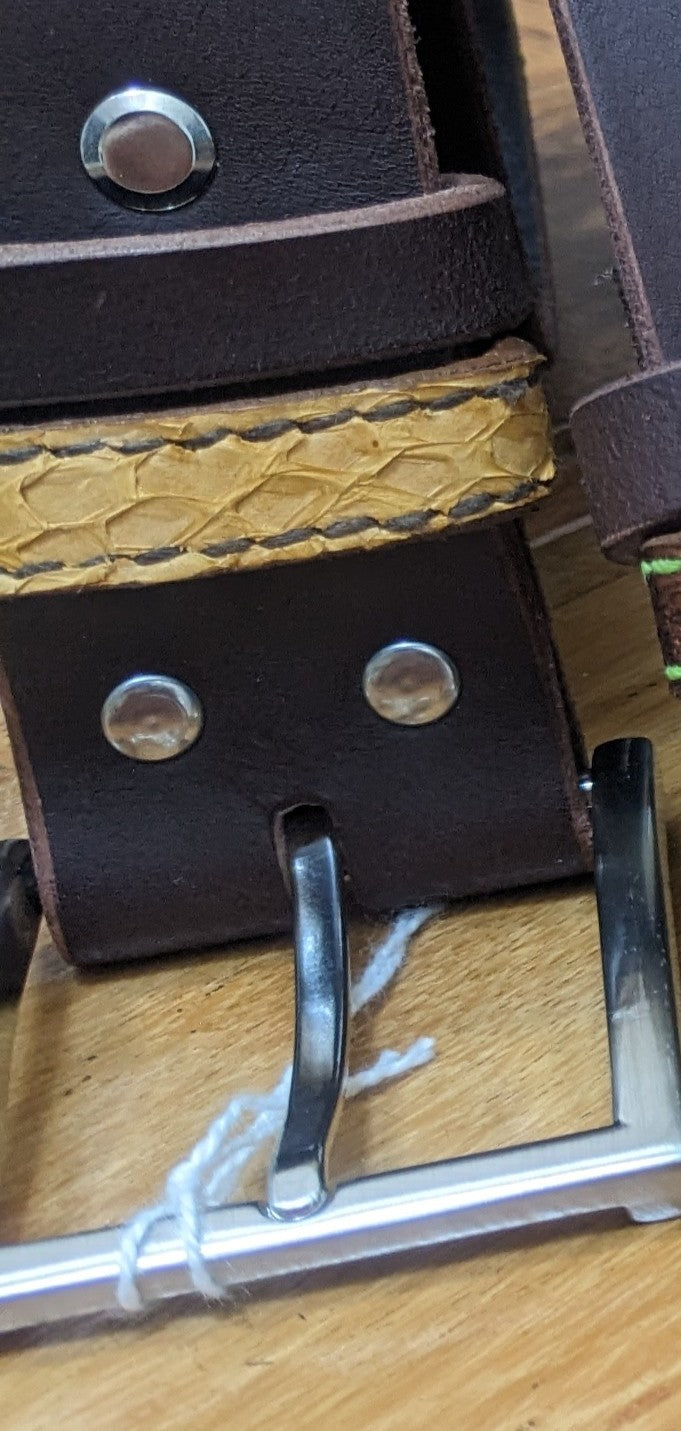 Ceinture en cuir tannage végétal passant cuir marin