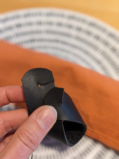 Rond de serviette en cuir personnalisable - cadeau invité mariage