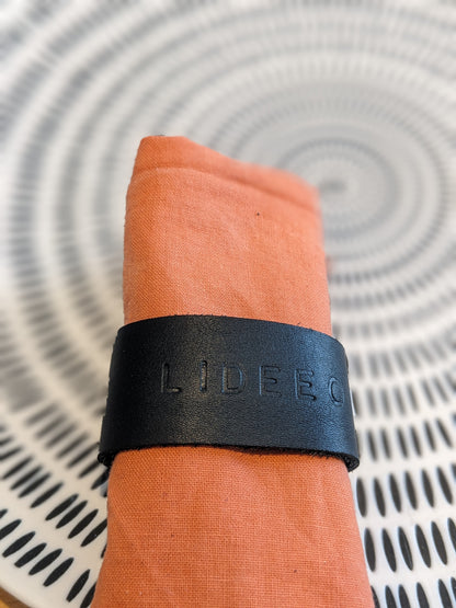 Rond de serviette en cuir personnalisable - cadeau invité mariage