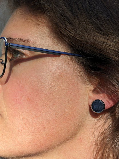 Puce d'oreilles en cuir marin