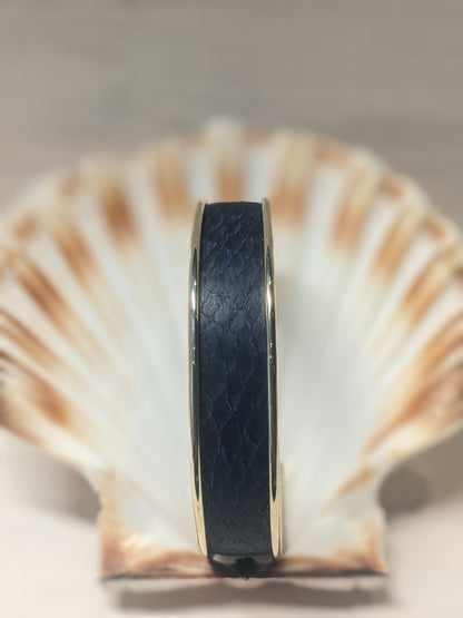 Bracelet manchette cuir marin upcyclé