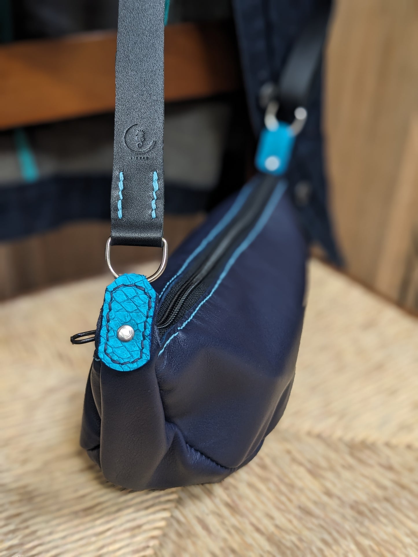 Sac bandoulière en cuir fait main - modèle Ancre