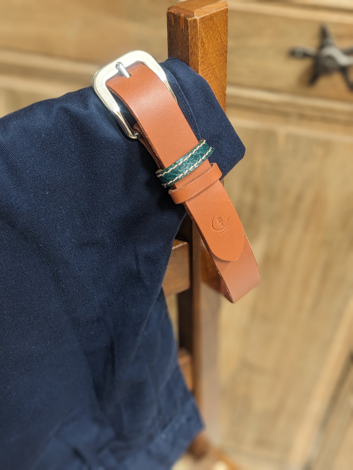 Ceinture en cuir tannage végétal passant cuir marin