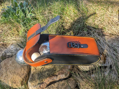 Pochette en cuir pour triplette de pétanque et cochonnet