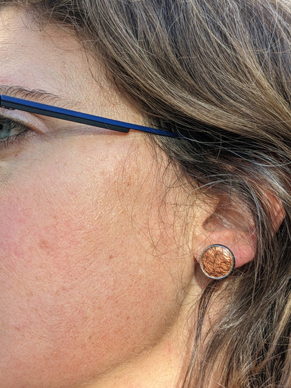 Puce d'oreilles en cuir marin