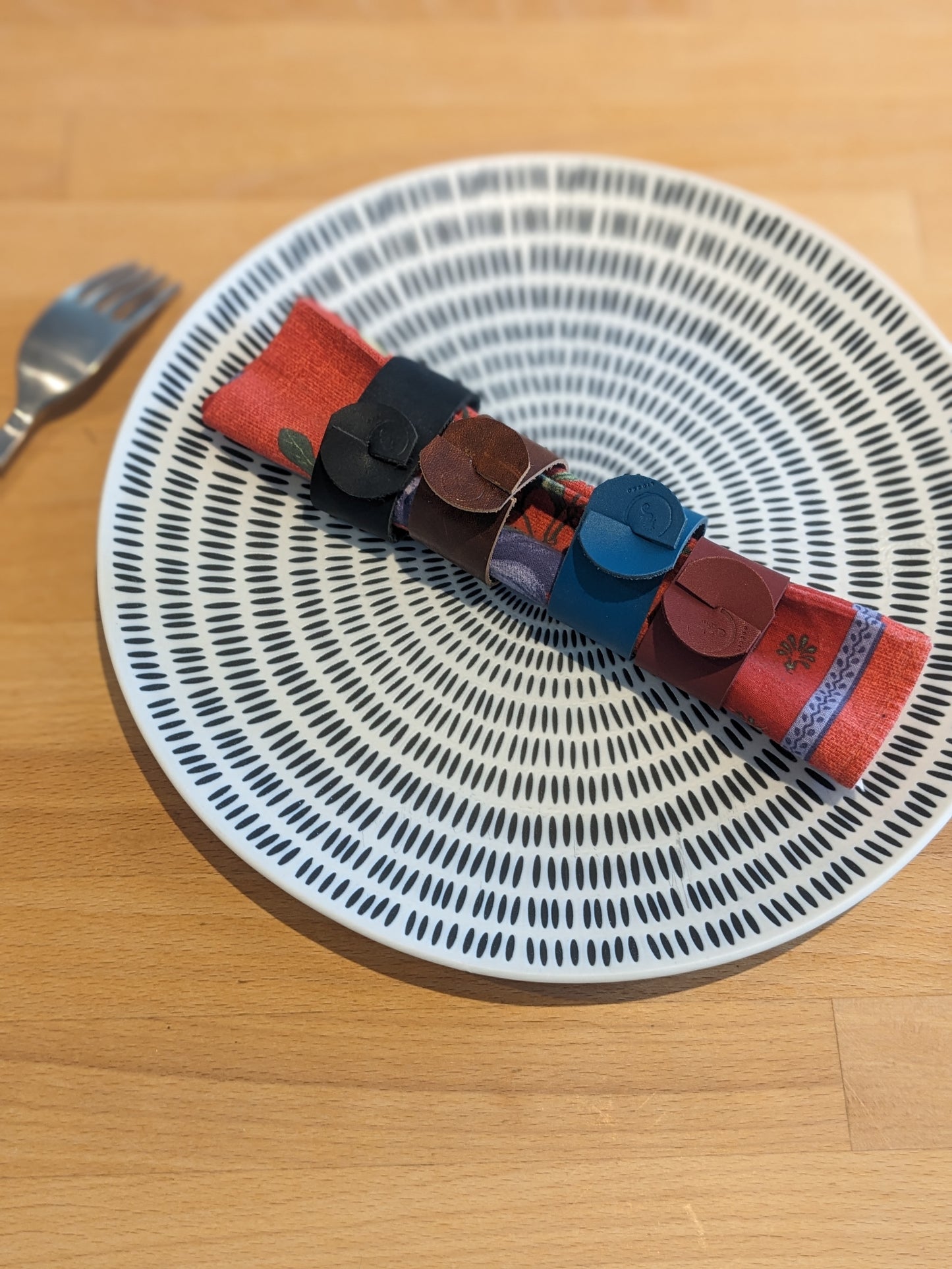 Rond de serviette en cuir personnalisable - cadeau invité mariage