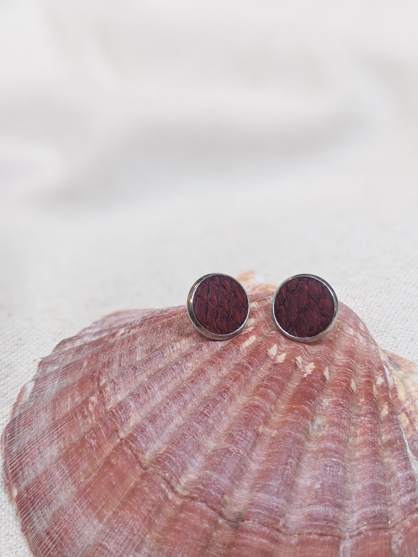 Puce d'oreilles en cuir marin