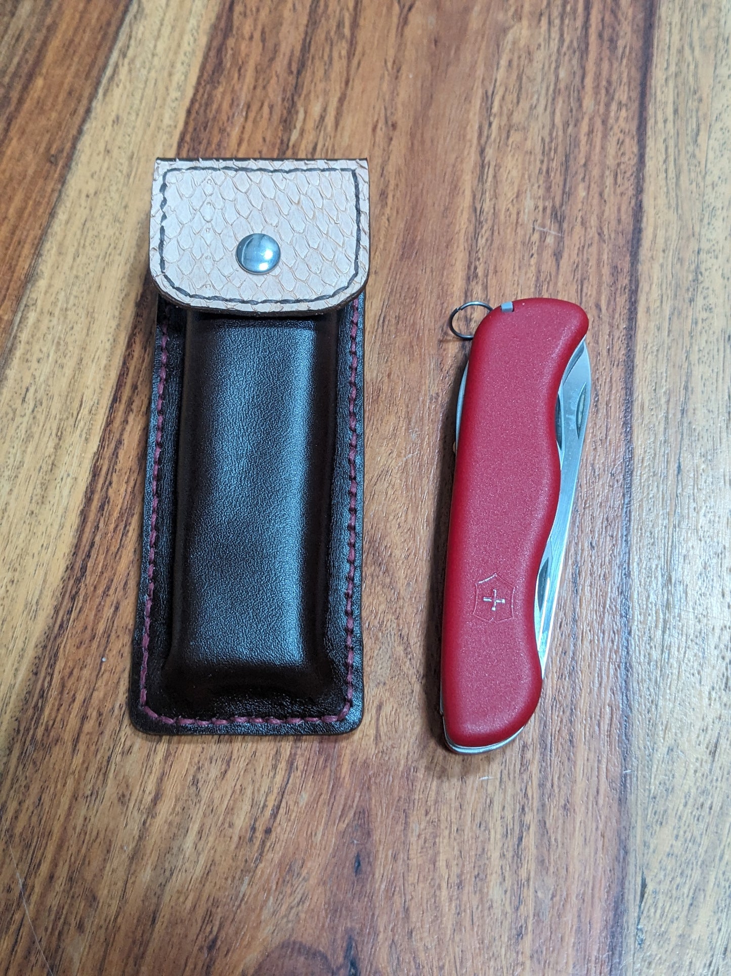 Etui à couteau moulé