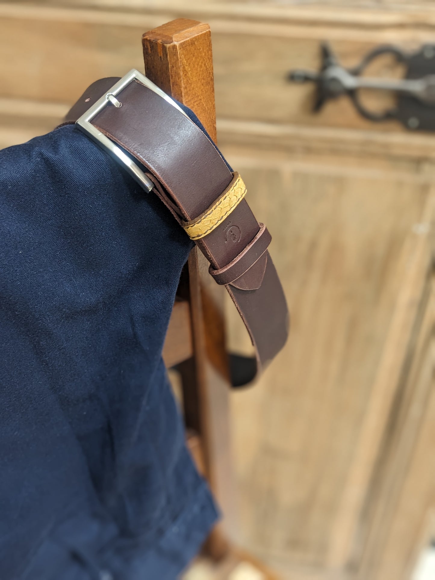 Ceinture en cuir tannage végétal passant cuir marin
