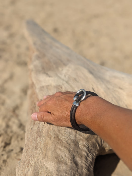 Bracelet double lacet de cuir teinté